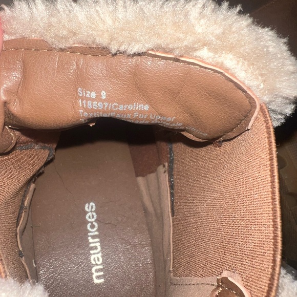 Size 9 Maurice’s Boots - Picture 4 of 4